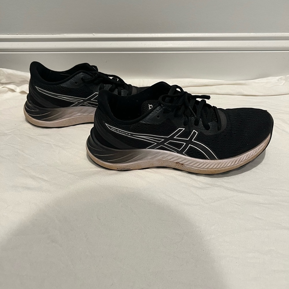 Women’s ASICS size 7.5